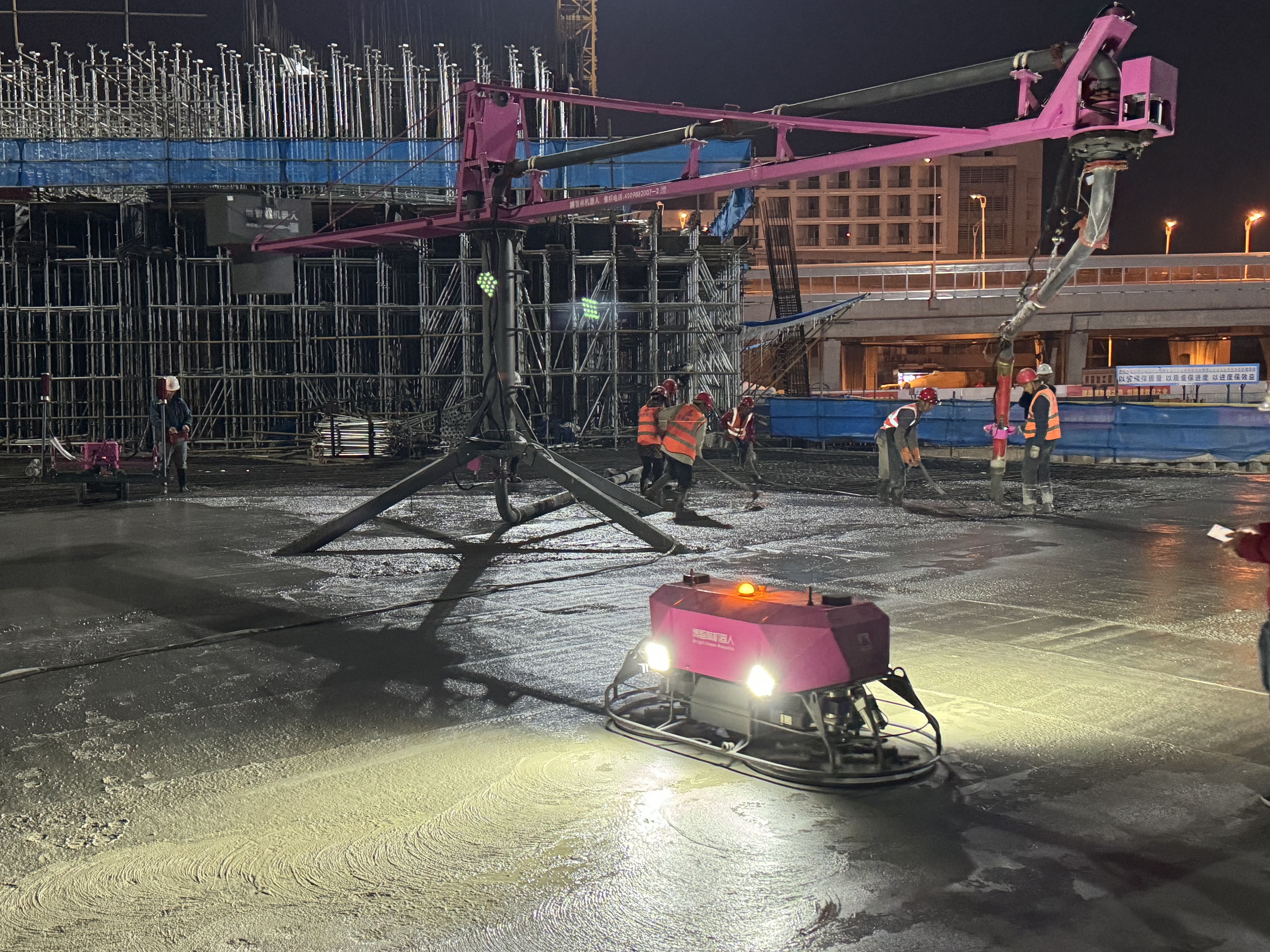 7 5款建筑机器人集中上岗，让施工生产“智慧加倍”.jpg